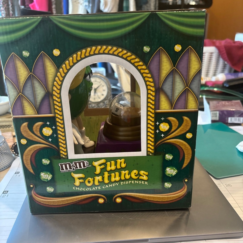 M&M's Fun Fortunes Madame Green Chocolate‎ Candy Dispenser Limited Edition New